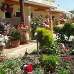 Santa Barbara Lakis Appart hôtel Perivólion