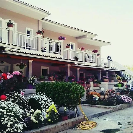 Santa Barbara Lakis Aparthotel Perivolion
