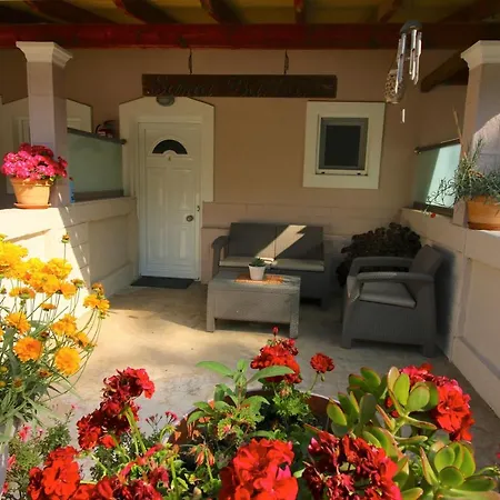 Santa Barbara Lakis 4*