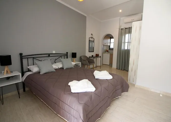 Santa Barbara Lakis Apart Otel Perivólion