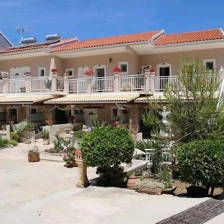 Lejlighedshotel Santa Barbara Lakis 4*