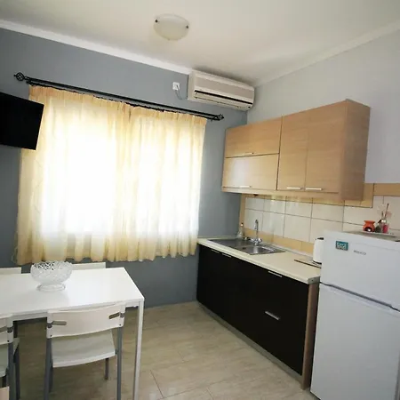 Santa Barbara Lakis Lejlighedshotel Perivólion