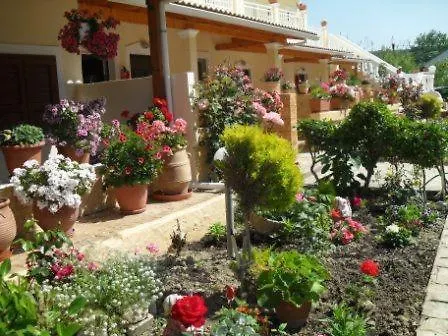Santa Barbara Lakis Lägenhetshotell Perivólion