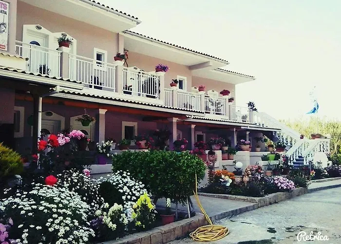 Santa Barbara Lakis Lägenhetshotell Perivólion