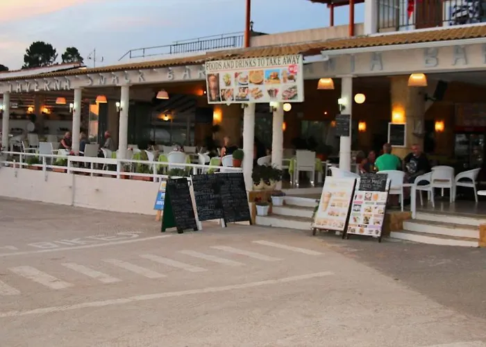 Santa Barbara Lakis Apart Otel Perivólion