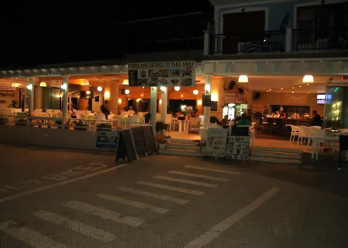 Santa Barbara Lakis Lägenhetshotell Perivólion